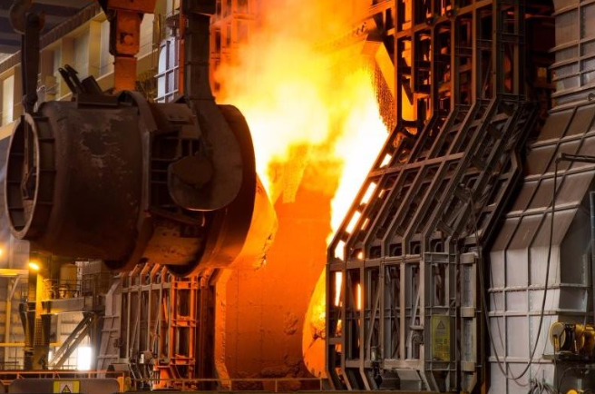 鋼水冶煉鋼包如何節能保溫？鼎業納米隔熱保溫涂層應用